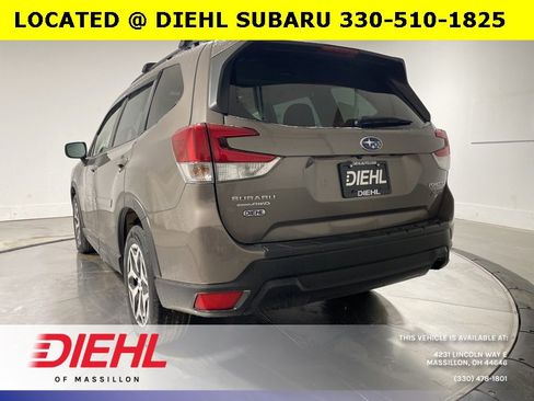 Used 2022 Subaru Forester Premium image 5