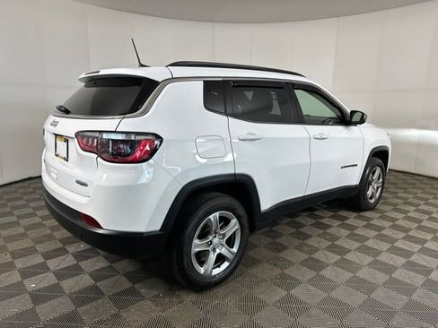 Used 2023 Jeep Compass Latitude image 3