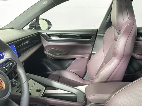Certified 2026 Porsche Macan Electric RWD image 30