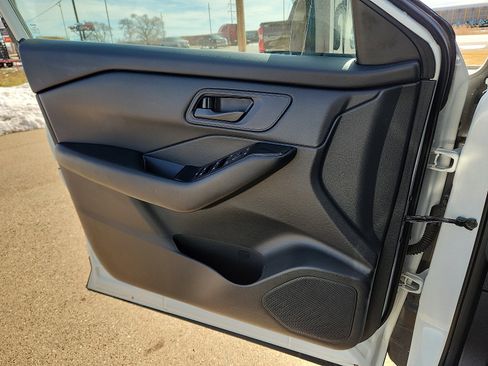 Used 2024 Nissan Rogue S image 13