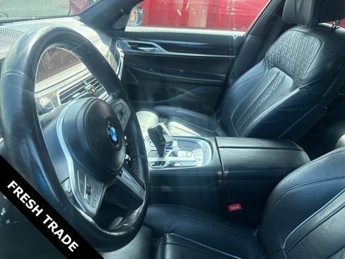 Used 2021 BMW 740i w/ M Sport Package image 9