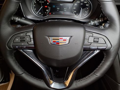 Used 2025 Cadillac XT6 Premium Luxury image 21