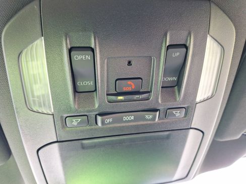 Used 2024 Toyota Highlander LE image 30