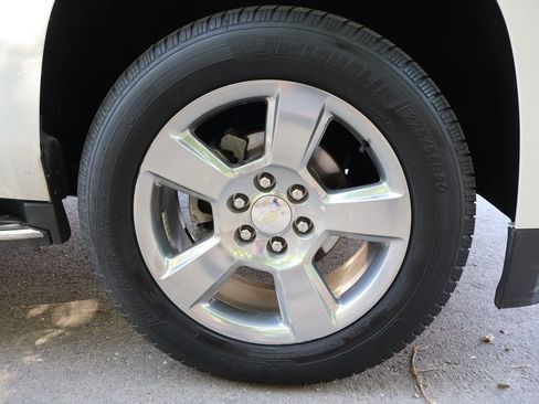 Used 2018 Chevrolet Suburban Premier AWD/4WD image 44