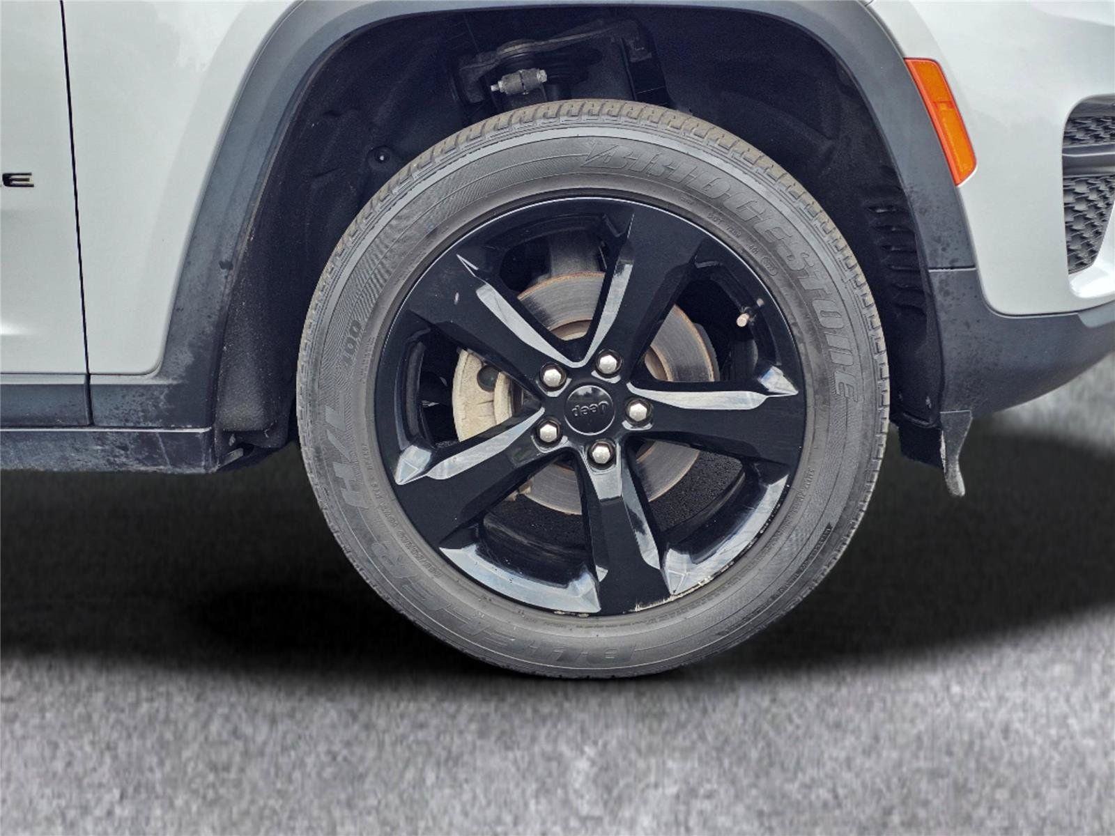Used 2023 Jeep Grand Cherokee Altitude AWD/4WD image 6