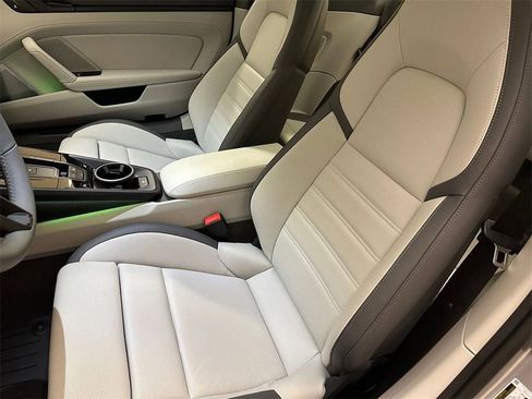 Used 2025 Porsche 911 Carrera GTS image 5