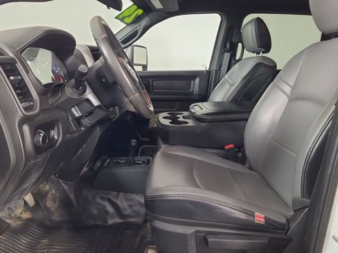 Used 2024 RAM 3500 Tradesman w/ Chrome Appearance Group image 17