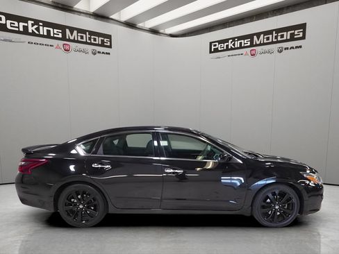 Used 2018 Nissan Altima 2.5 SR w/ SR Midnight Edition FWD image 6