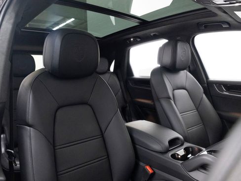 New 2026 Porsche Cayenne Turbo image 29
