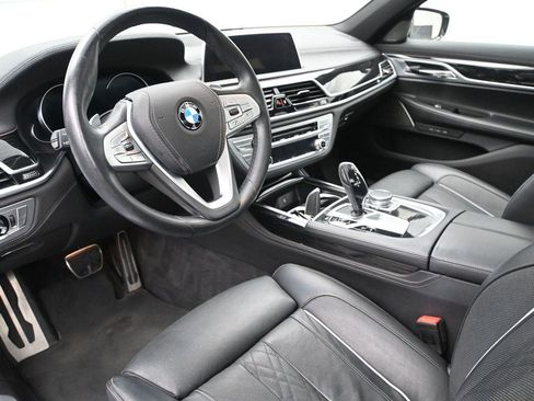 Used 2019 BMW 750i xDrive w/ M Sport Package AWD/4WD image 2