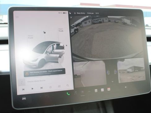 Used 2022 Tesla Model Y Long Range AWD/4WD image 23