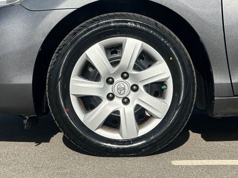 Used 2010 Toyota Camry LE image 22