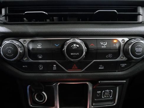 Used 2024 Jeep Wrangler Unlimited Sport AWD/4WD image 20