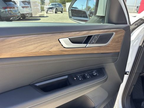 New 2026 Volkswagen Atlas SE image 12