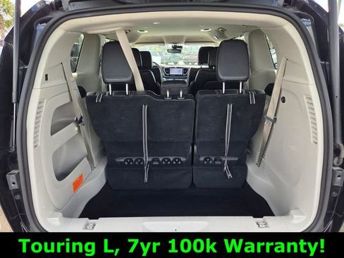 Certified 2024 Chrysler Pacifica Touring-L image 16