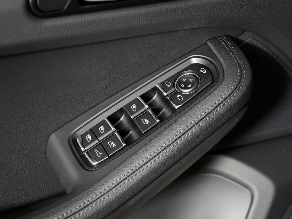 Used 2026 Porsche Macan AWD/4WD image 15