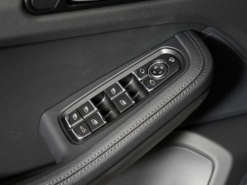 New 2026 Porsche Macan image 15