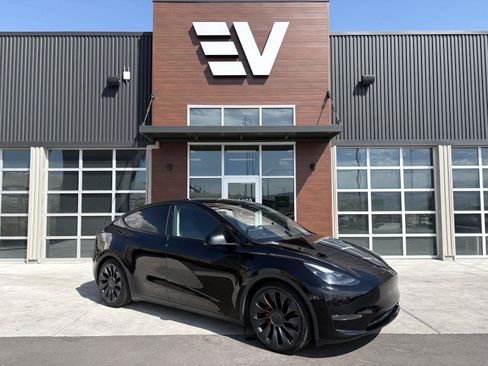 Used 2024 Tesla Model Y Performance AWD/4WD image 1