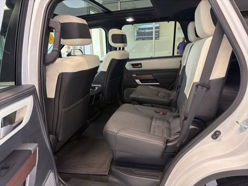 Used 2025 Toyota Sequoia Capstone AWD/4WD image 21