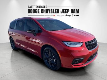 New 2026 Chrysler Pacifica Limited w/ S Appearance Package