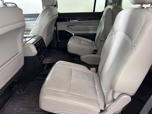 Used 2022 Jeep Wagoneer Series III w/ Premium Group I image 11