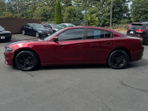 Used 2020 Dodge Charger SXT RWD image 4
