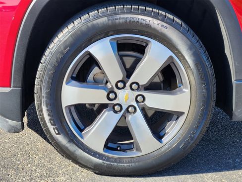 Used 2020 Chevrolet Traverse LT w/ LT Premium Package image 9