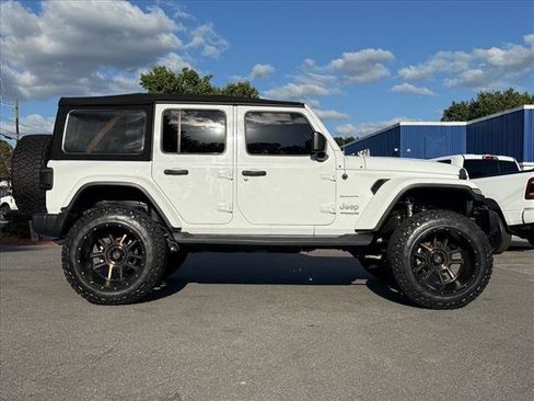 Used 2018 Jeep Wrangler Unlimited Sahara image 10