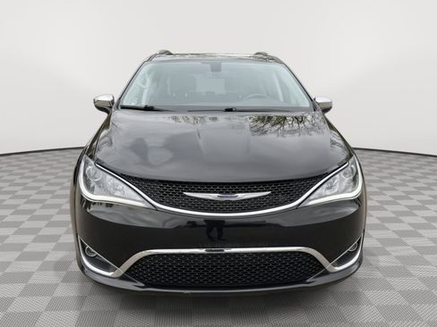 Used 2019 Chrysler Pacifica Limited FWD image 2