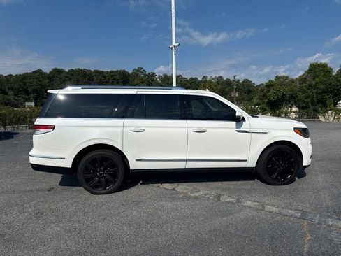 Used 2023 Lincoln Navigator L Reserve AWD/4WD image 3