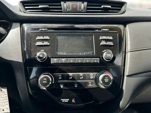 Used 2017 Nissan Rogue S AWD/4WD image 23