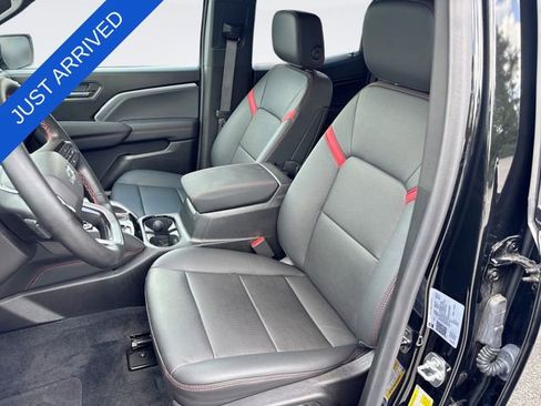 Used 2025 Chevrolet Colorado Z71 w/ Technology Package AWD/4WD image 11