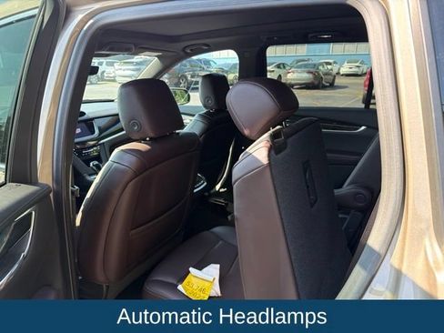 Used 2022 Cadillac XT6 Premium Luxury w/ Technology Package FWD image 6