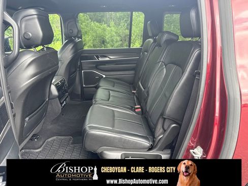 Used 2024 Jeep Wagoneer L Series II w/ Flexible Seating Group AWD/4WD image 17