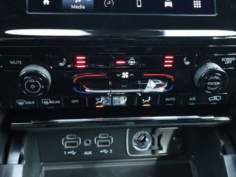 New 2025 Jeep Grand Cherokee Limited w/ Luxury Tech Group II AWD/4WD image 6