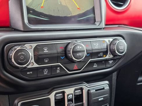 Used 2023 Jeep Wrangler Unlimited Rubicon image 33