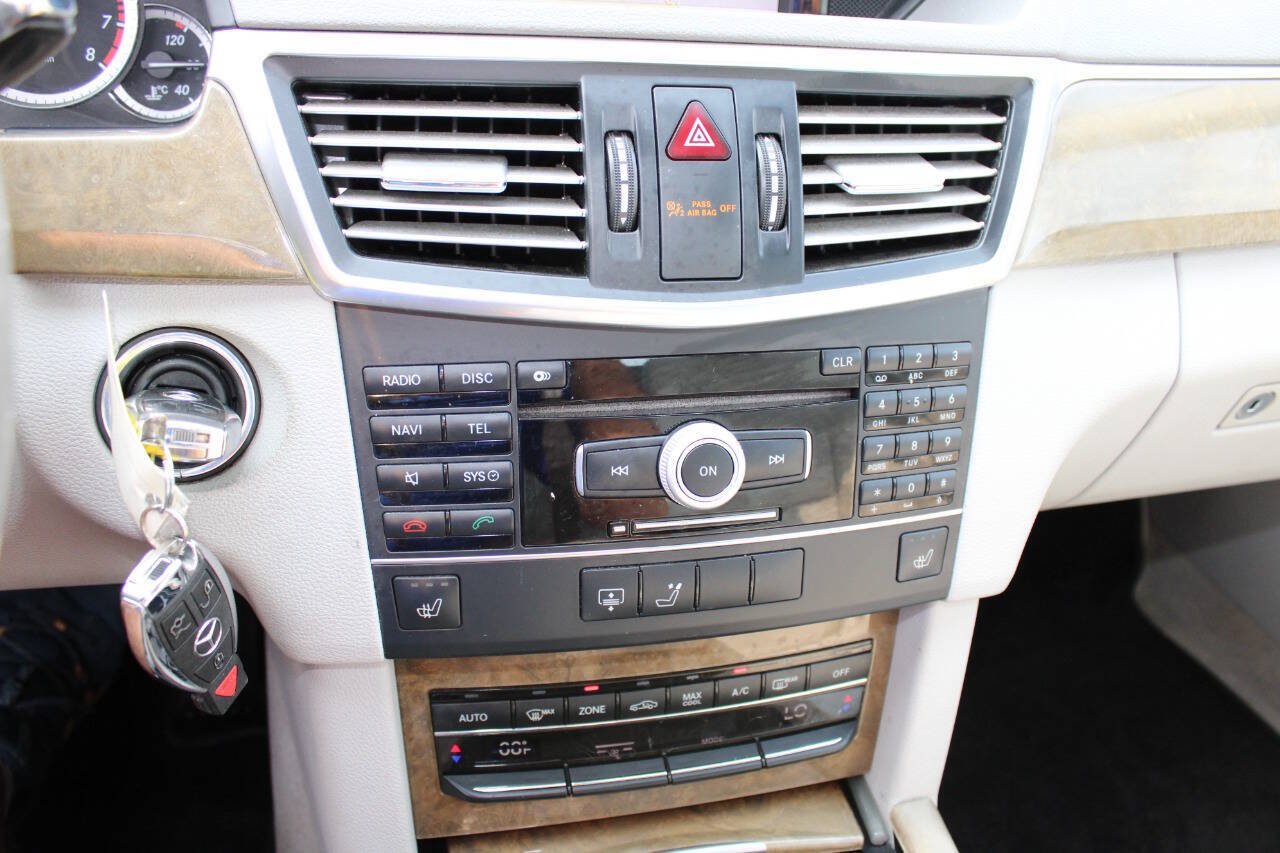 Used 2011 Mercedes-Benz E 350 4MATIC Sedan image 17
