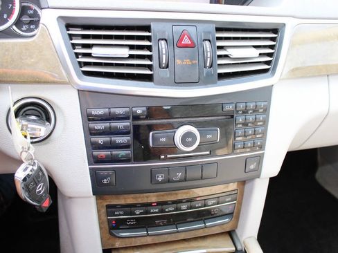 Used 2011 Mercedes-Benz E 350 4MATIC Sedan image 17