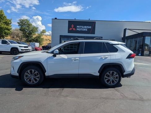 Used 2022 Toyota RAV4 XLE Premium image 7