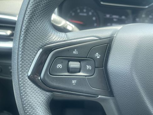Used 2023 Chevrolet TrailBlazer LT FWD image 19