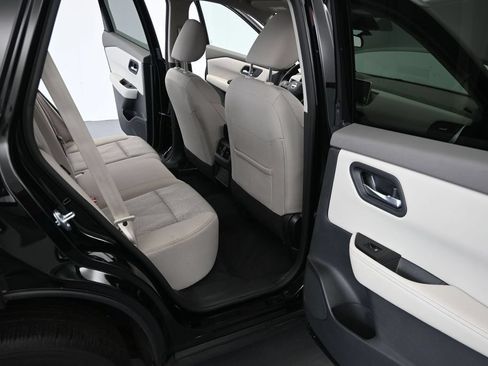 Used 2025 Nissan Rogue SV FWD image 16