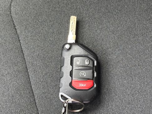Used 2025 Jeep Wrangler Unlimited Sahara AWD/4WD image 21