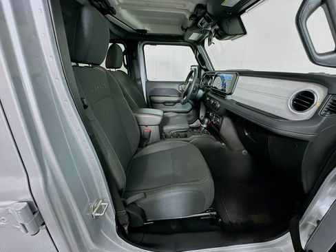 Used 2024 Jeep Wrangler Unlimited Sahara AWD/4WD image 30