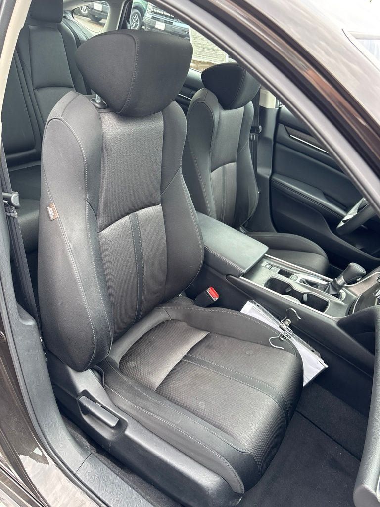 Used 2018 Honda Accord EX image 32