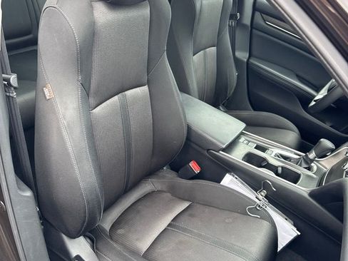 Used 2018 Honda Accord EX image 32