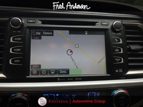 Used 2016 Toyota Highlander XLE FWD image 3