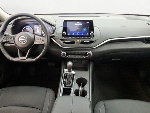 Used 2025 Nissan Altima 2.5 S FWD image 11