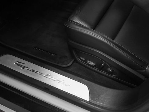 Certified 2021 Porsche Taycan Turbo image 31