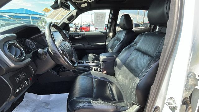 Used 2021 Toyota Tacoma TRD Off-Road w/ TRD Premium Off Road Package AWD/4WD image 17