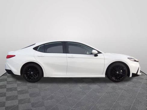 Used 2025 Toyota Camry SE FWD image 4